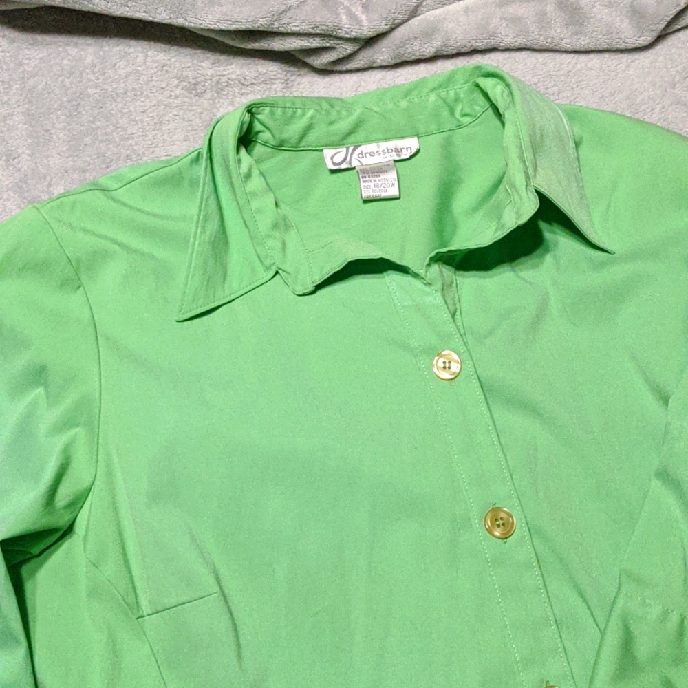 Tailored button front light green top Size 18/20